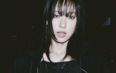 Lee Hyori, releasing a new song for the first time in 6 years, revealed her confident eyes in the darkness