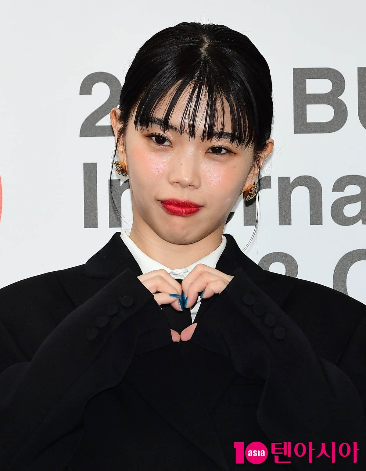 [TEN포토] 아이나 디 앤드 '깜찍한 하트'