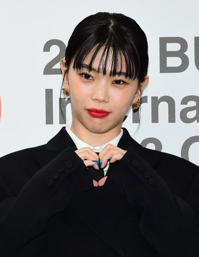 [TEN포토] 아이나 디 앤드 '깜찍한 하트'