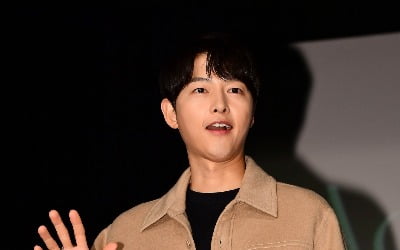 송중기, "처음엔 거절했던 '늑대소년', 다시 보니 소름 돋더라" [28th BIFF]