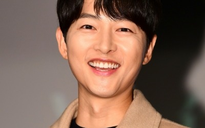 [TEN포토] 송중기 '여유로운 아빠 미소'