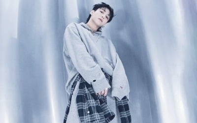 BTS Jungkook became the first Korean solo singer to enter the Top 5 on the UK Official Chart for two consecutive times