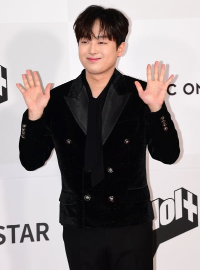 [TEN포토] 이찬원 '귀공자의 인사'