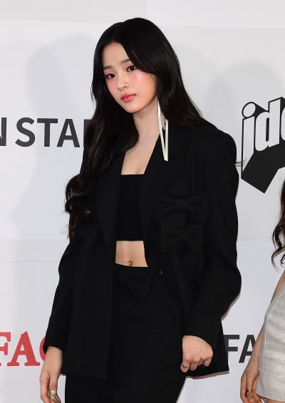 [TEN포토] 뉴진스 민지 '크롭티로 배꼽 드러내고'