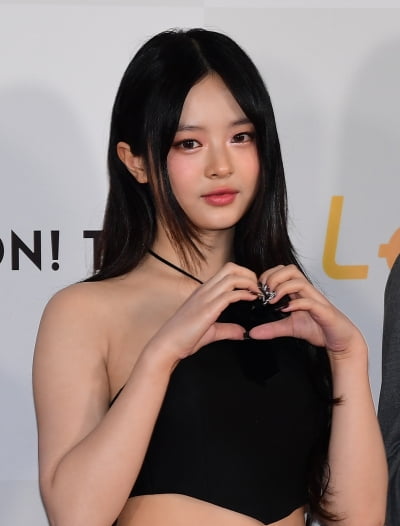 [TEN포토] 뉴진스 하니 '사랑스러운 눈맞춤'