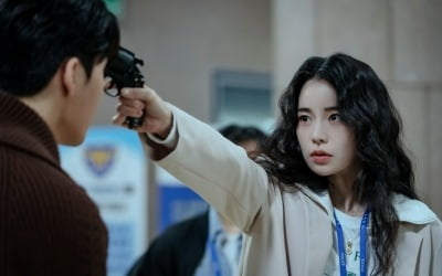 '국민사형투표' 임지연, 김권 머리에 총 겨눴다…"숨 막히는 대치 상황"