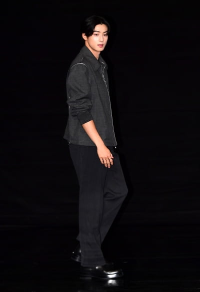[TEN포토] 차은우 '멋짐 뿌리며 입장'