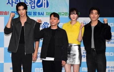 [TEN포토] 차은우-박규영-이현우-김대웅 감독 '오늘도 사랑스럽개 주역들'
