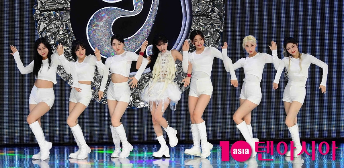 [TEN포토] 지니 '청량한 무대'