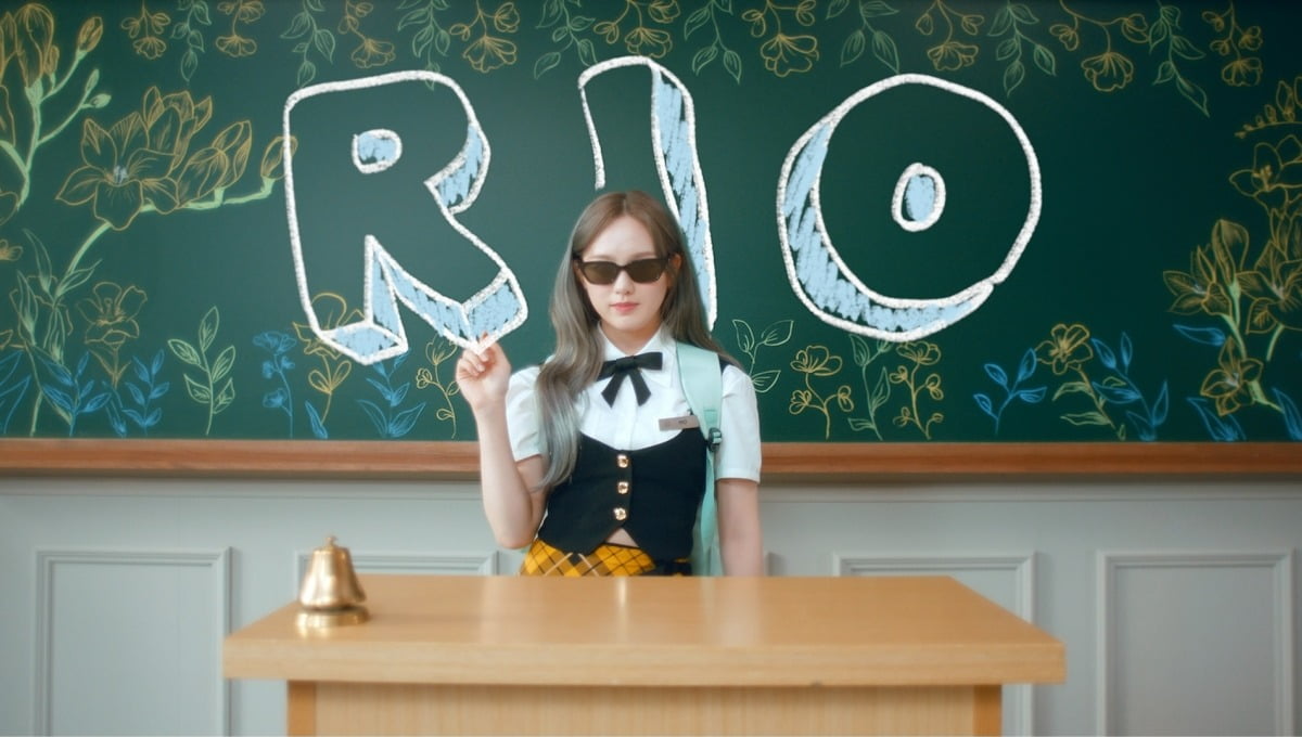 JYP Japanese girl group NiziU, official Korean debut profile released