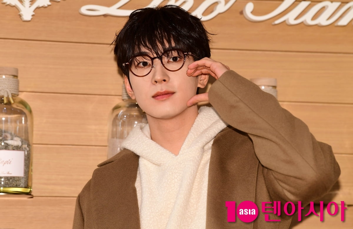 [TEN포토] 세븐틴 원우 '러블리 하트'