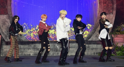 '컴백' 투모로우바이투게더 "넥스트 BTS? 우리만의 색깔로 노래하는 그룹 될 것"