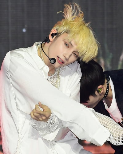 [TEN포토] TXT 휴닝카이 '투명한 피부'