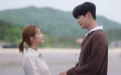 Rowoon proposes to Jo Bo-ah