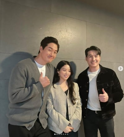 살 얼마나 뺀 거야? 유지태 옆 조혜정, 브이라인에 손 베이겠네
