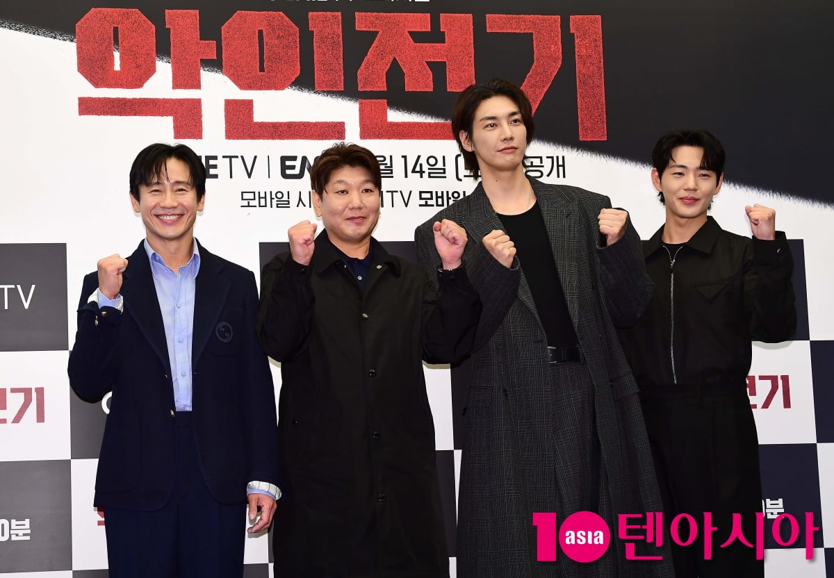 [TEN포토] 신하균-김정민 감독-김영광-신재하 '악인전기 파이팅!'