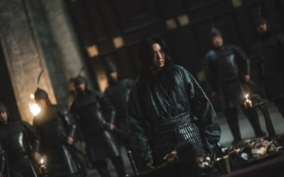 '아라문의 검' 반역자된 이준기, 장동건이 세운 심판대 위에 올라선다