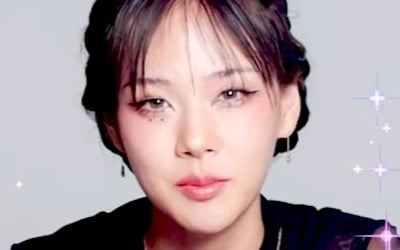 신의 귀여움 받는 비비 "女 팬과 키스? 불편해 해도 안 해줄 수 없었다"