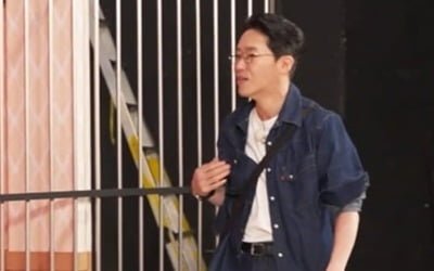 [종합] 엄기준, 주단태 버릇 못 고쳤네…발길질로 세트 파손, 유재석도 당황 ('런닝맨')