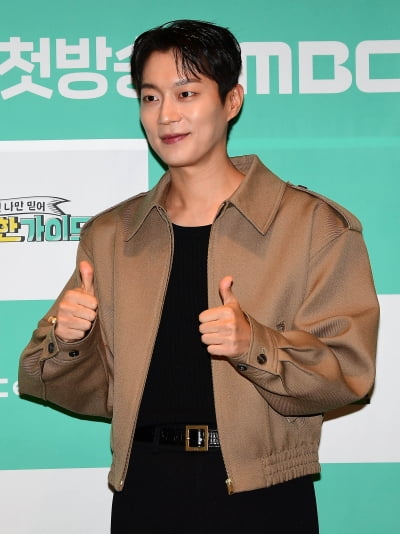 [TEN포토]윤두준 '위대한 가이드 최고'