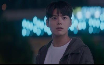 [종합] '반짝이는 워터멜론' 려운, 2023년으로 돌아왔다…이명 느끼며 쓰러진 최현욱