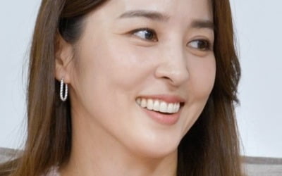 Han Hye-jin "Husband Ki Sung-yong gives me flowers and cake every anniversary"