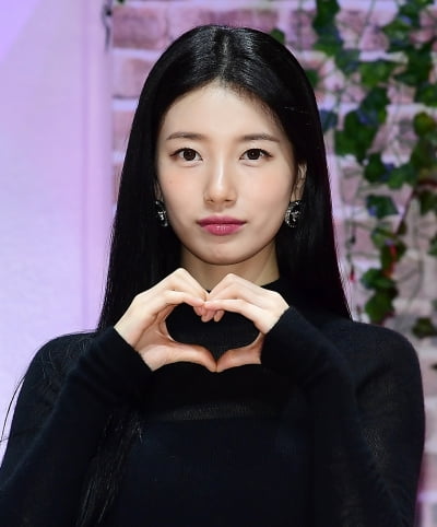 [TEN포토] 수지 '러블리 하트'