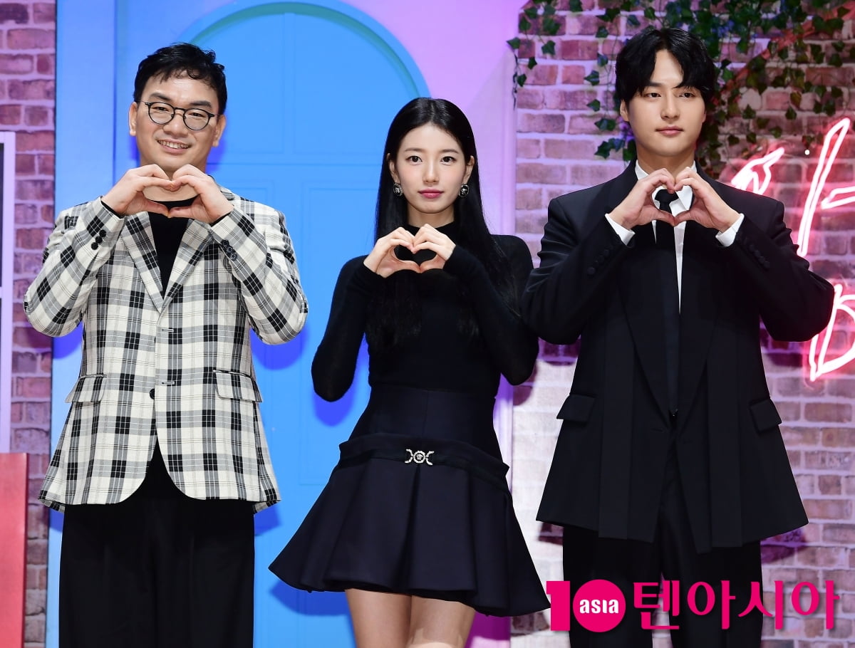 수지, 웹툰 찢고 나온 첫사랑...오점 없는 미모 이두나[TEN포토+]