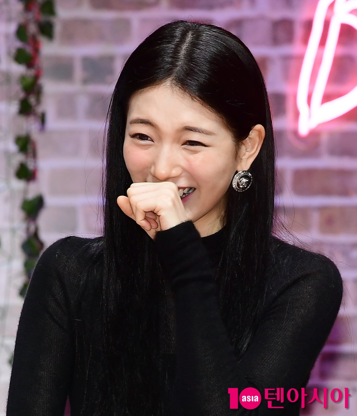 [TEN포토] 수지 '빵 터져도 이쁨 한가득'