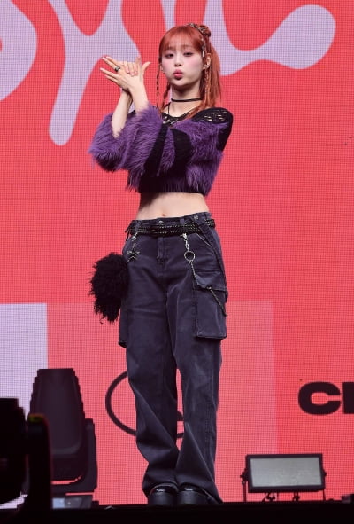 Chuu, human vitamin... tearful solo debut