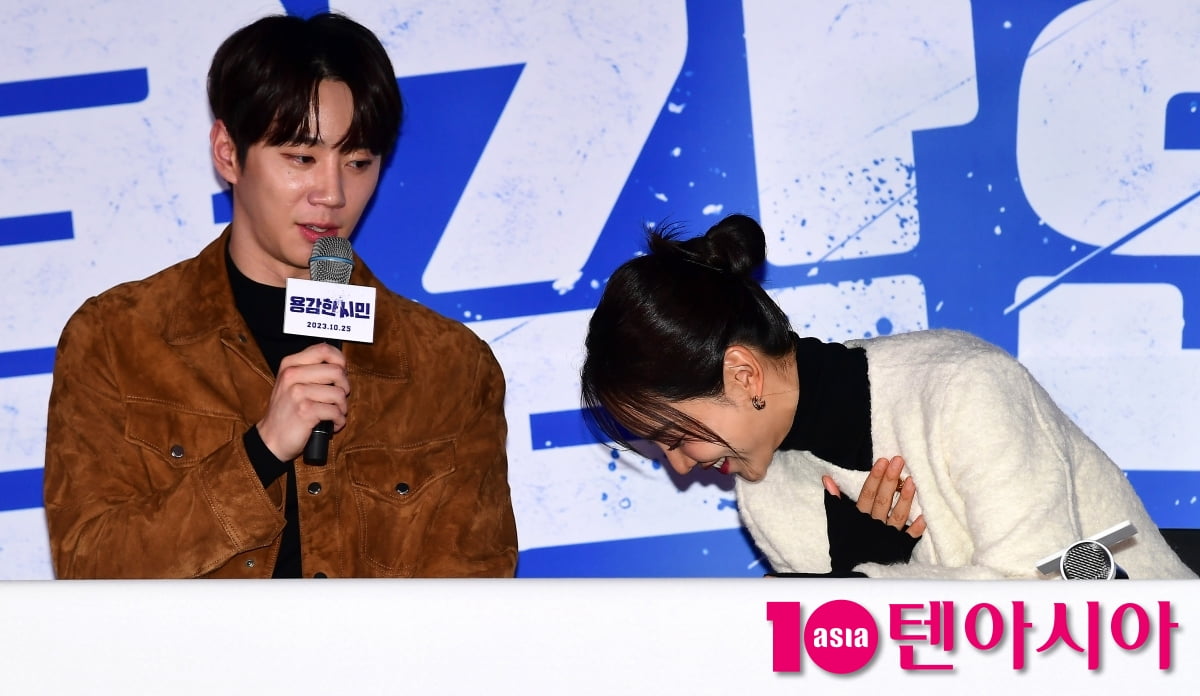 [TEN포토] 신혜선 '액션선배 이준영 칭찬에 감사인사'