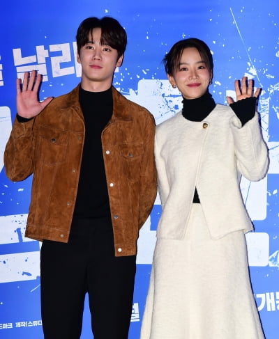 [TEN포토] 이준영-신혜선 '용감한 시민 커플'