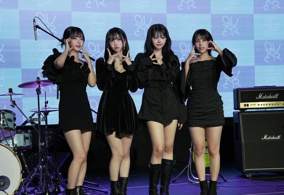 '김계란 걸밴드' QWER, 첫 팬 쇼케이스 성료…'글로벌 최애 밴드' 될까