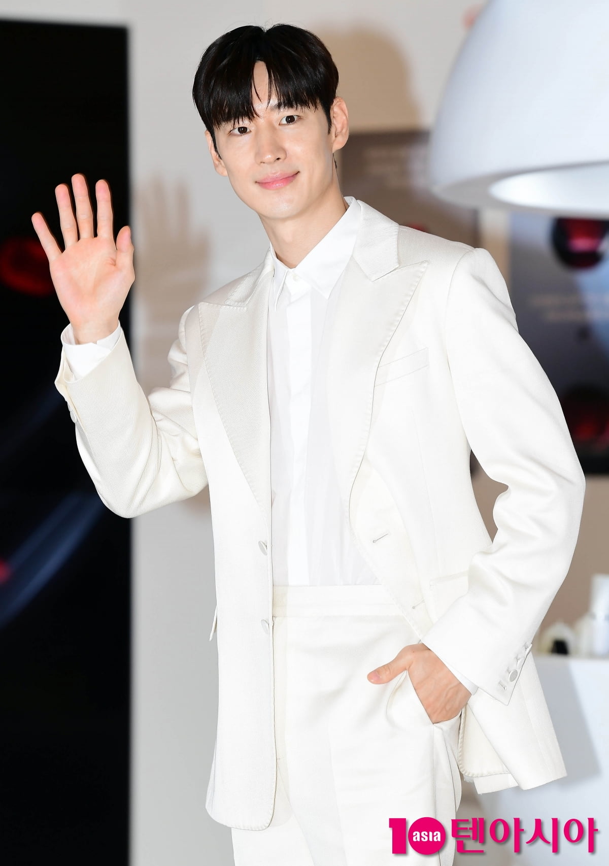 [TEN포토] 이제훈 '허혈성 대장염 이겨내고 반가워요'