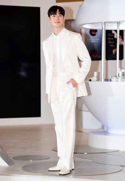 [TEN포토] 이제훈 '오늘도 멋짐'