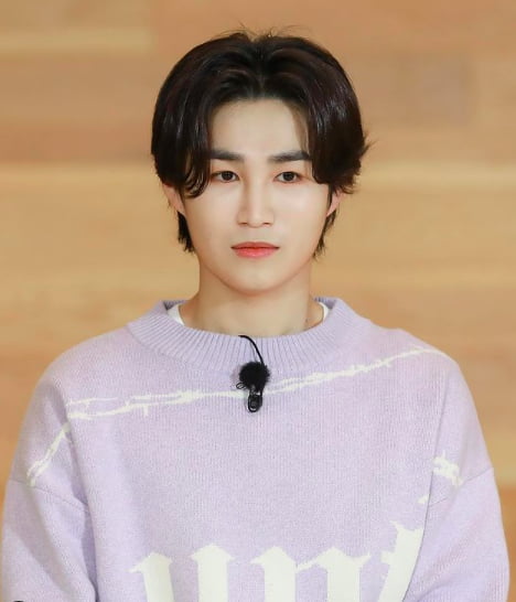 "명품 협찬 5억 돌려줘" vs "사실무근"…김희재 계약 분쟁事, 진흙탕 싸움으로 변질 [TEN피플]