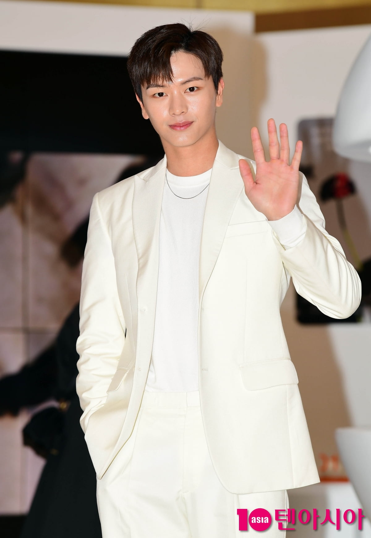 [TEN포토] 육성재 '매력적인 인사'