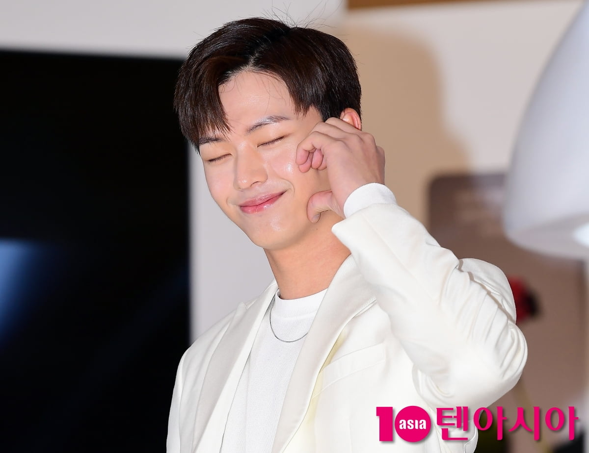 [TEN포토] 육성재 '깔끔한 미소'