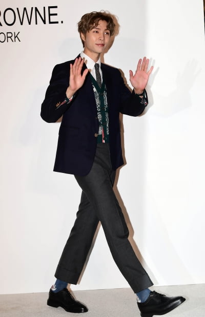 [TEN포토] NCT 쟈니 '걸어다니는 조각상'