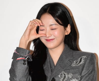 [TEN포토] 조이현 'MZ 하트'