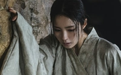 '아라문의 검', 오늘(22일) 최종회…야윈 신세경→장동건에 칼 꽂는 김옥빈 '아스달' 주인은?
