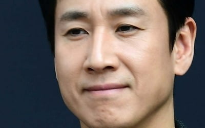 Did you do drugs with a female employee? ‘Booked’ Lee Sun-kyun, what will he say at the photo line?
