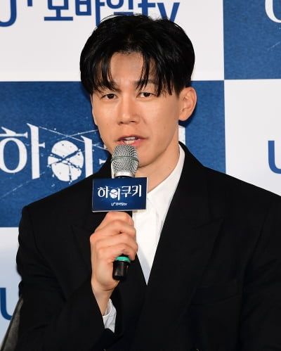 [TEN포토] 김무열 '쿠키 마약 노...입시학생들의 욕망'