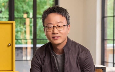 Director Lee Hyuk-rae of the movie ‘Yellow Door’, “The 1990s were a blessing.”