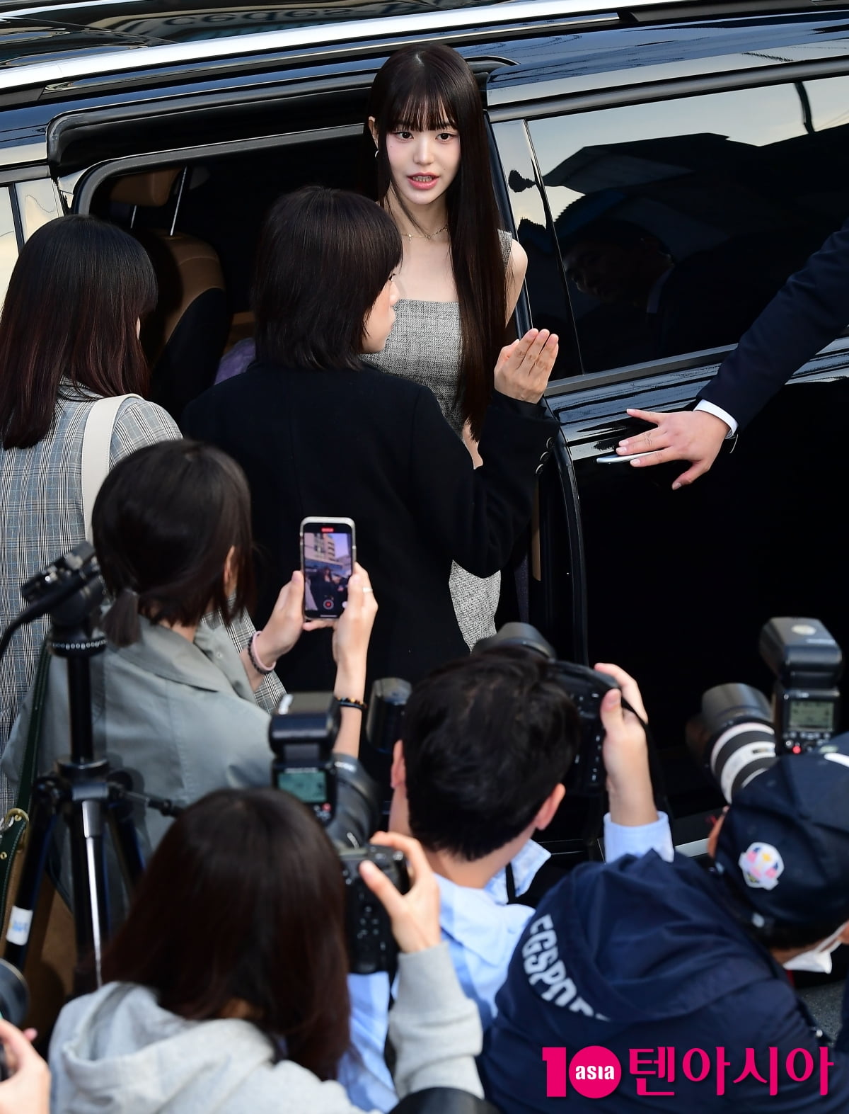  장원영 '혼자여도 꽉 찬 존재감...예쁜게 체질'[TEN포토+]
