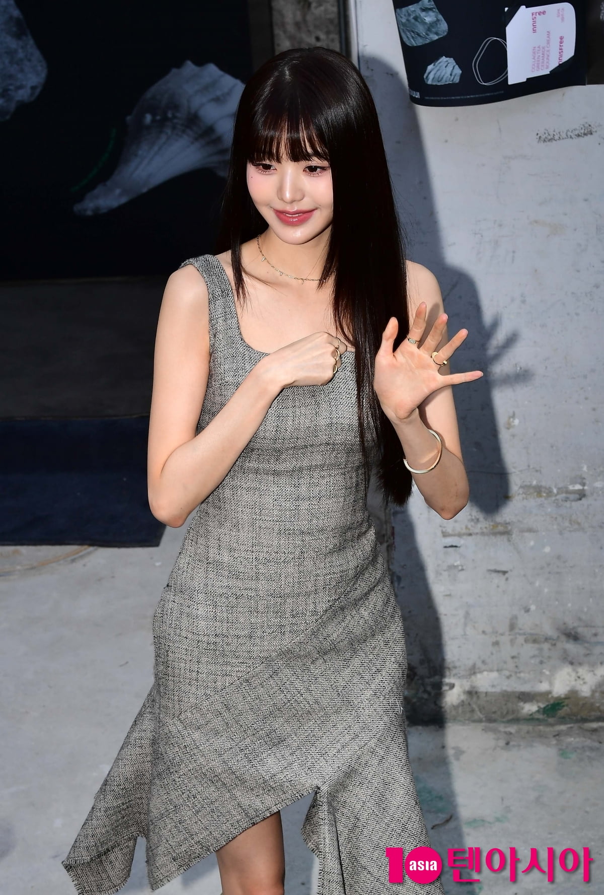 [TEN포토] 장원영 '인형이랑 붕어빵'