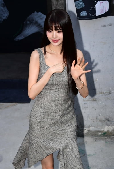 [TEN포토] 장원영 '인형이랑 붕어빵'