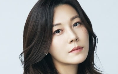 Kim Ha-neul becomes a scoop reporter