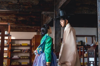 로운, 조이현에게 한 방 맞았다…환호 터진 밀착 투샷('혼례대첩')
