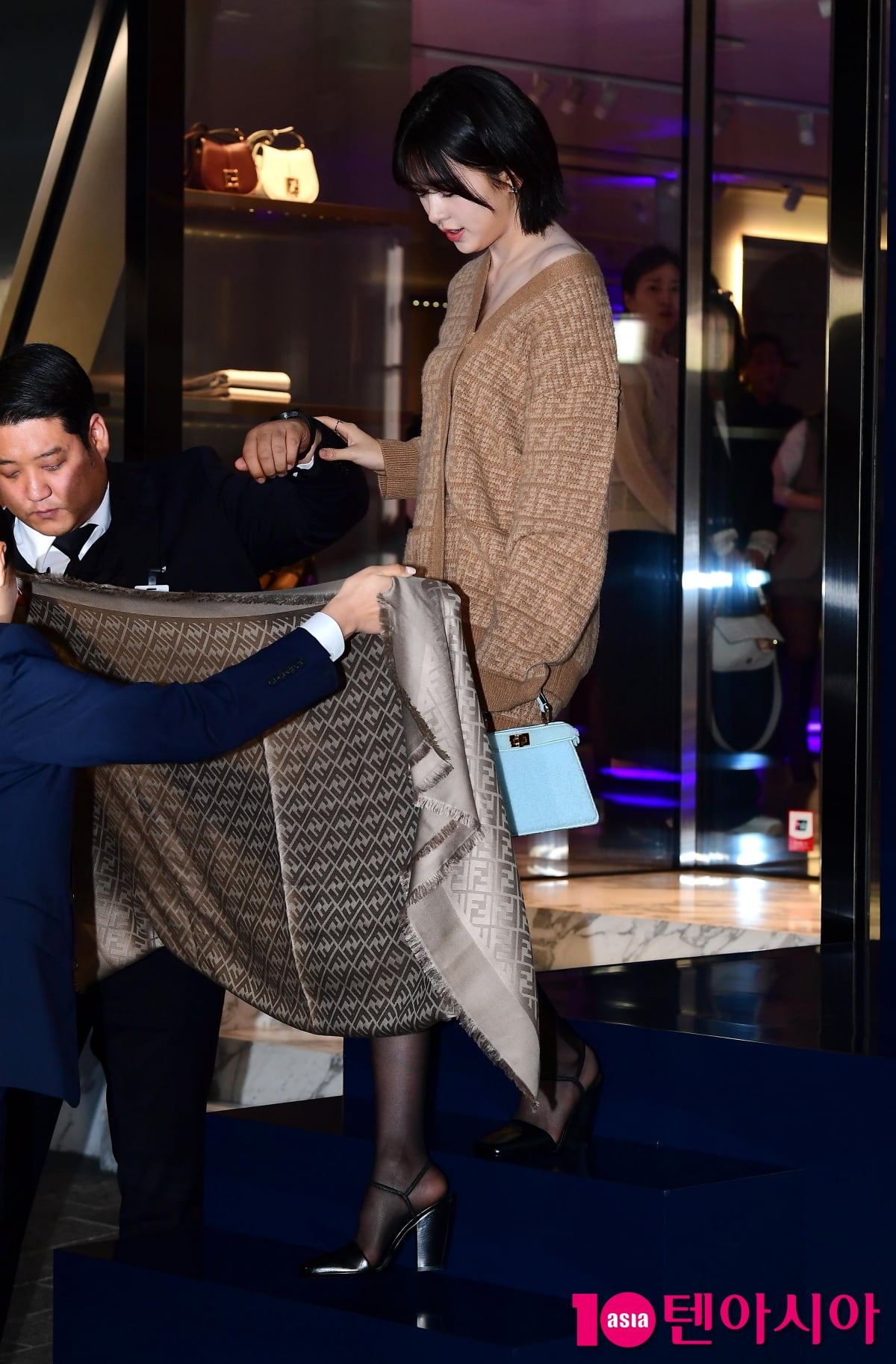 [TEN포토] 안유진 '가리기 바쁜 초미니'